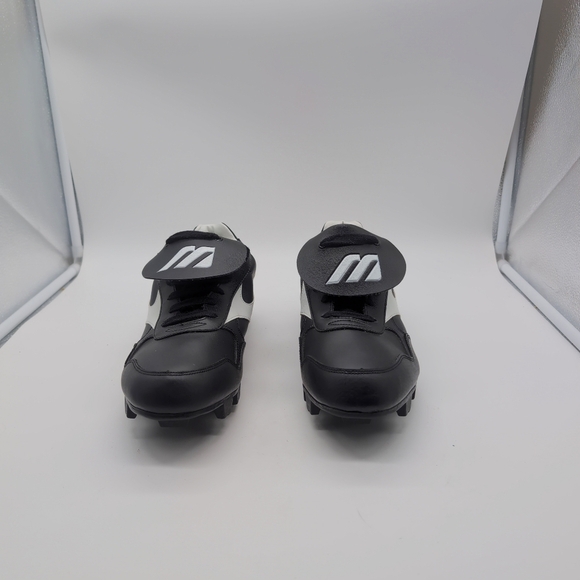 Mizuno Black and White Football Soccer Cleats Sz 10.5 NWOT - Picture 2 of 8